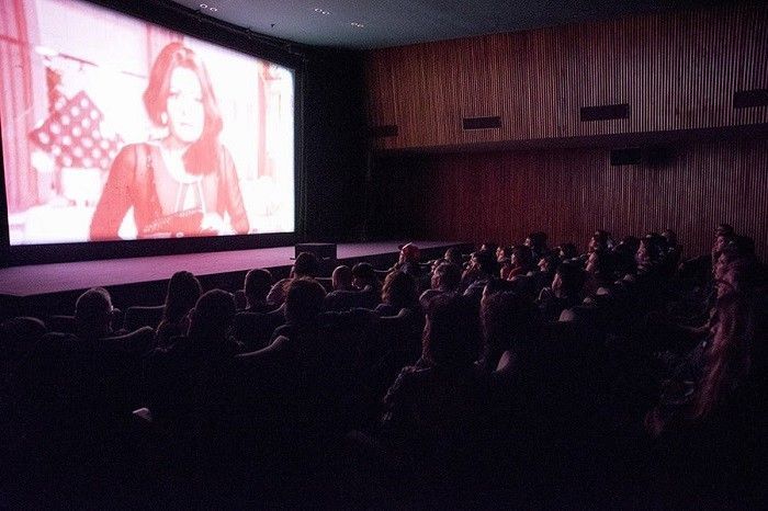 Sala Leopoldo Lugones. Proyeccion de trailers del Museo del Cine.