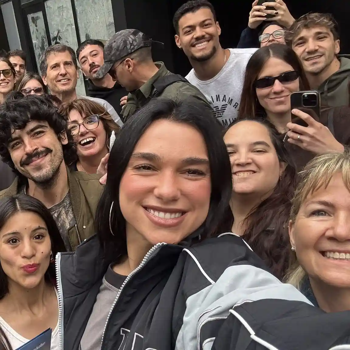 el restaurante Las Flores Dua Lipa