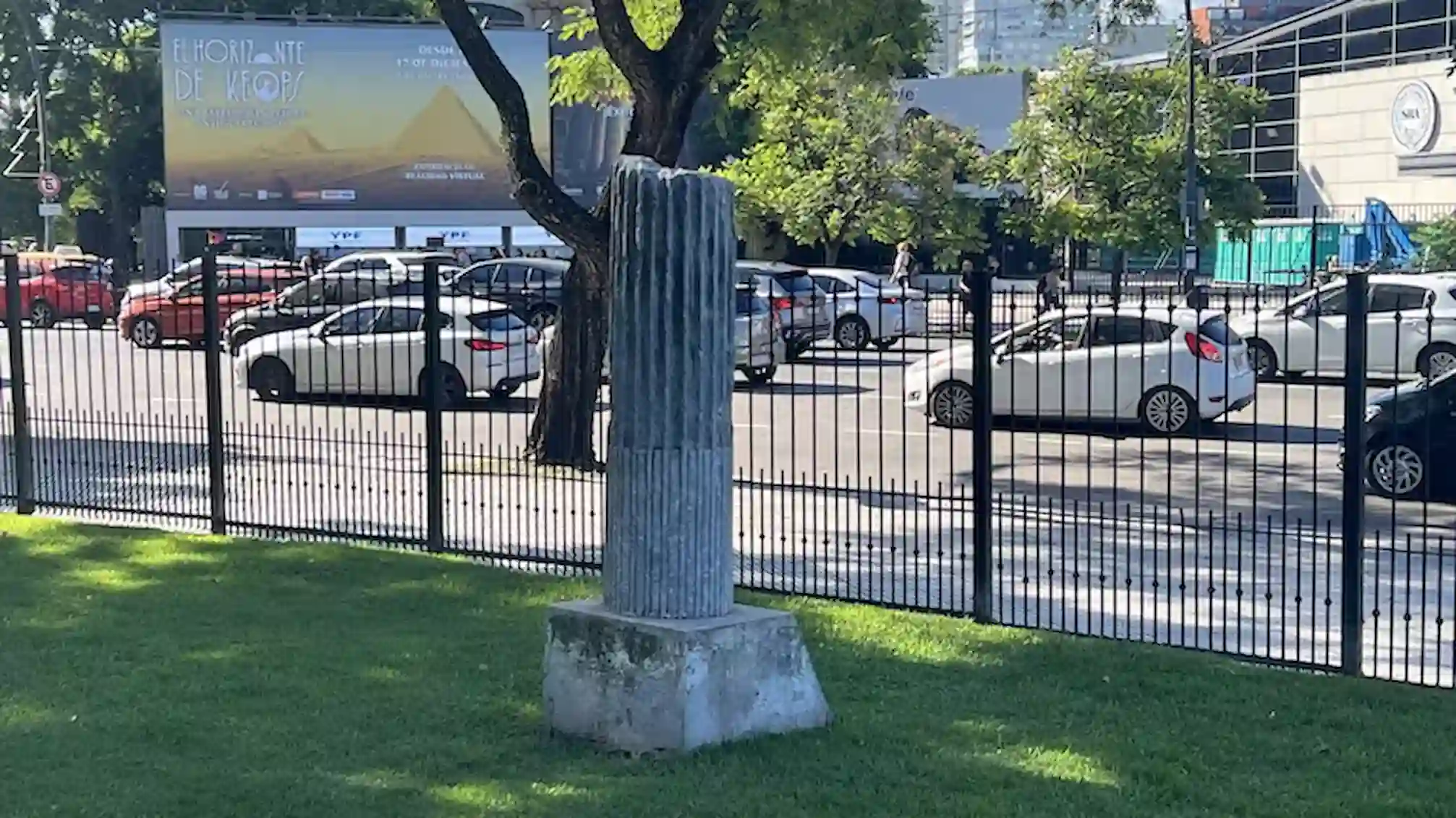 la-columna-se-encuentra-en-plaza-italia