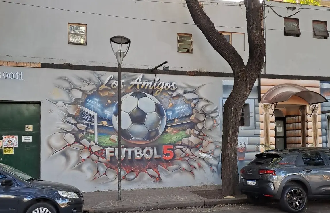 Los Amigos Fútbol 5 el clásico rincón futbolero de Las Cañitas