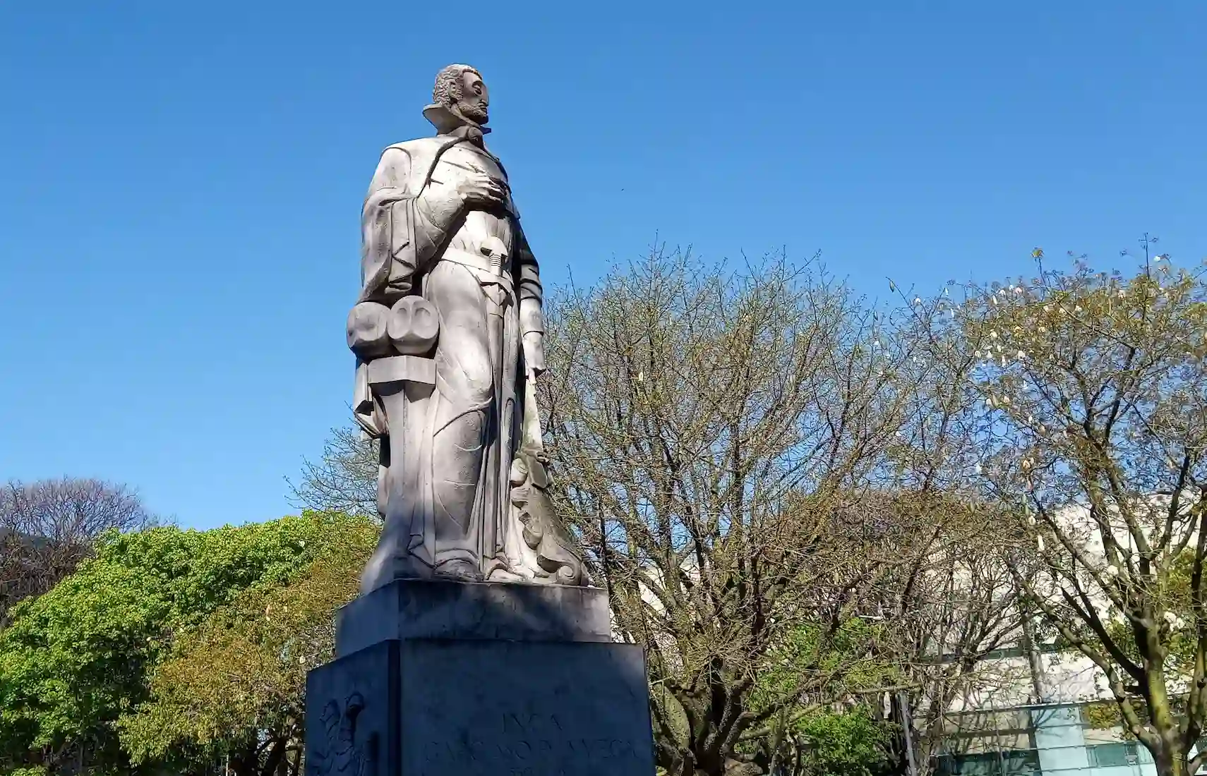 El Inca Garcilaso de la Vega en Plaza Perú
