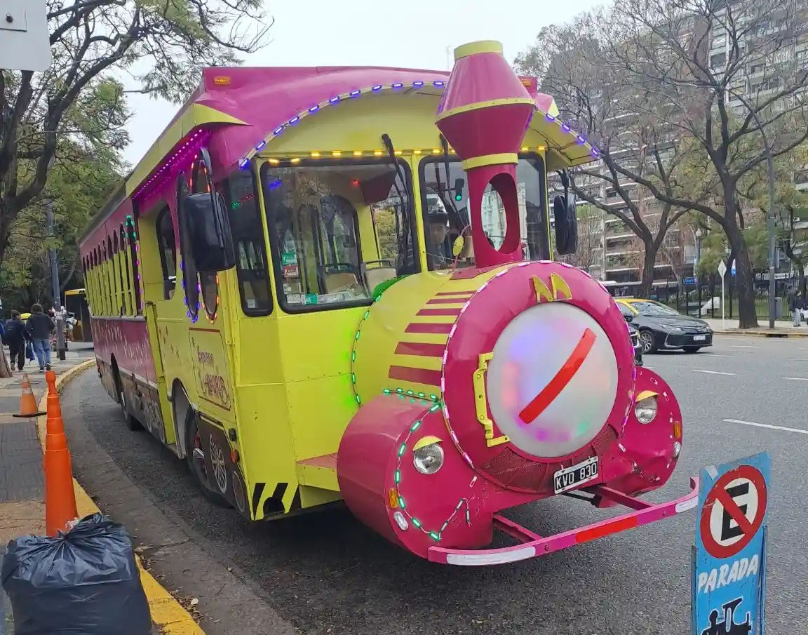El Tren de la Alegría ya espera a las familias en la puerta del Ecoparque para vivir unas vacaciones de invierno inolvidables