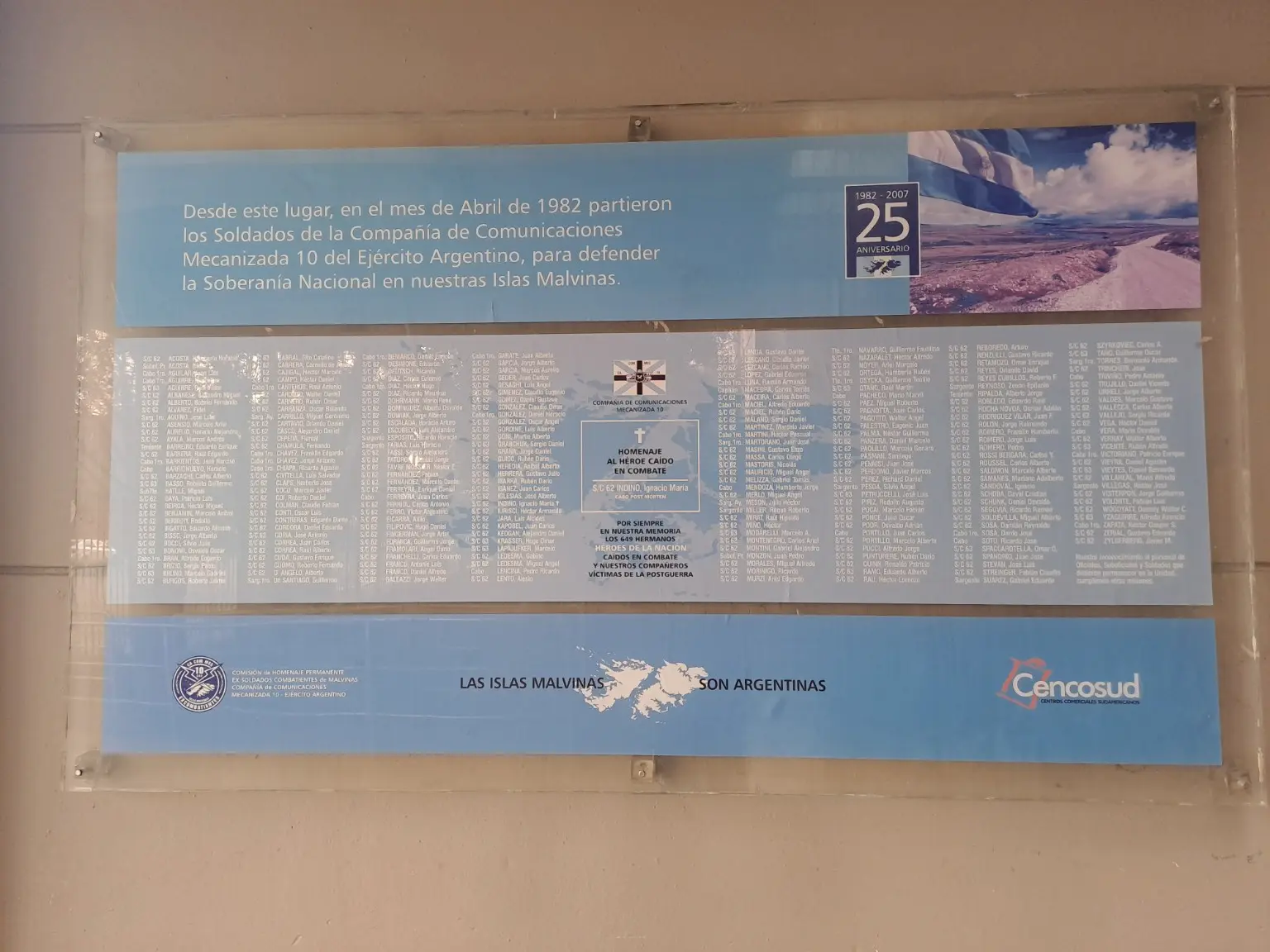 Un mural que mantiene viva la memoria de los héroes de Malvinas en Portal Palermo
