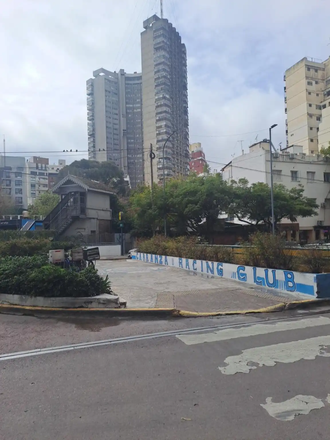 Racing también tiene su rincón en Palermo la parada académica de Ministro Carranza