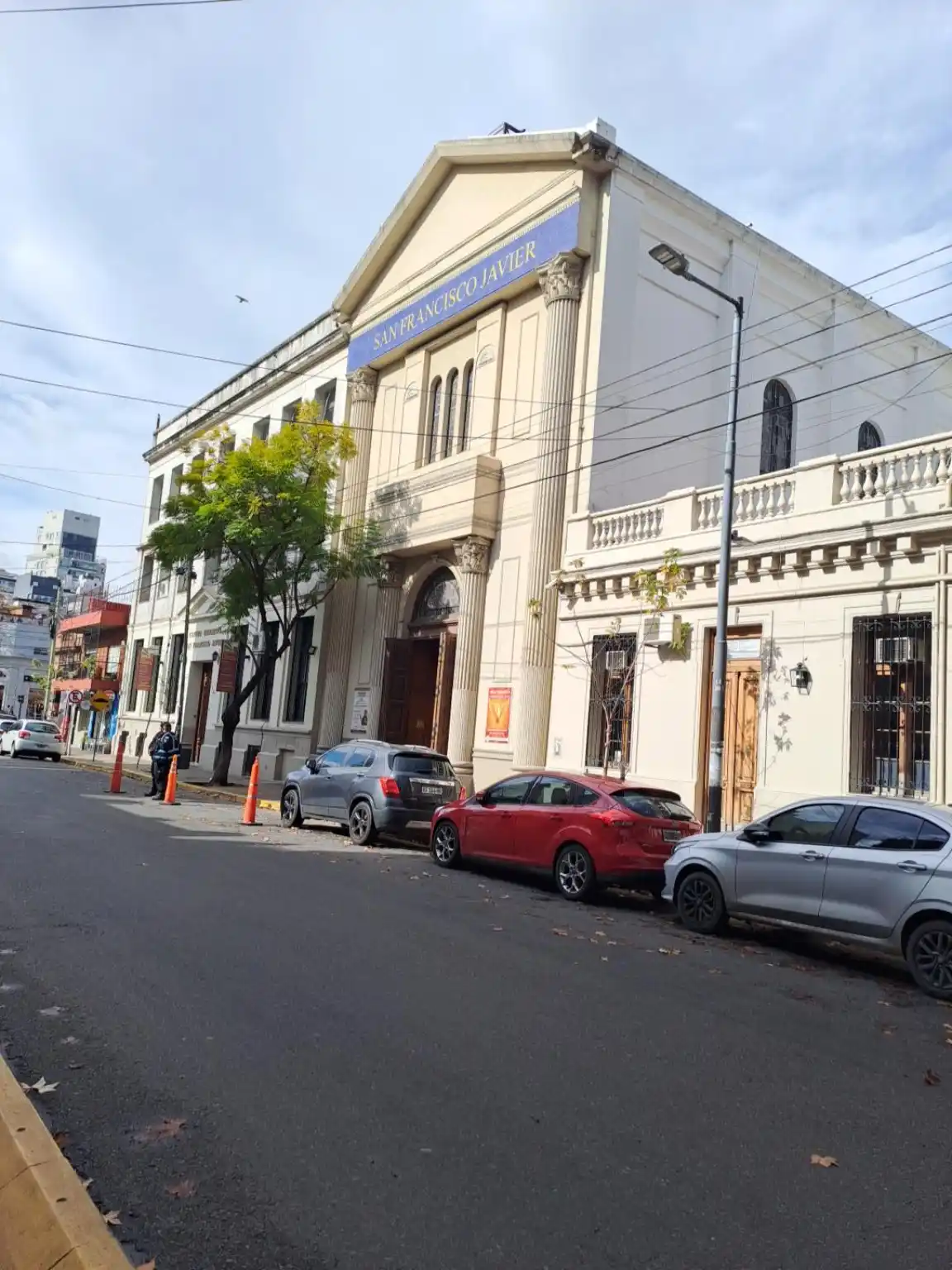 # San Francisco Javier un templo y una comunidad educativa en el corazón de Palermo