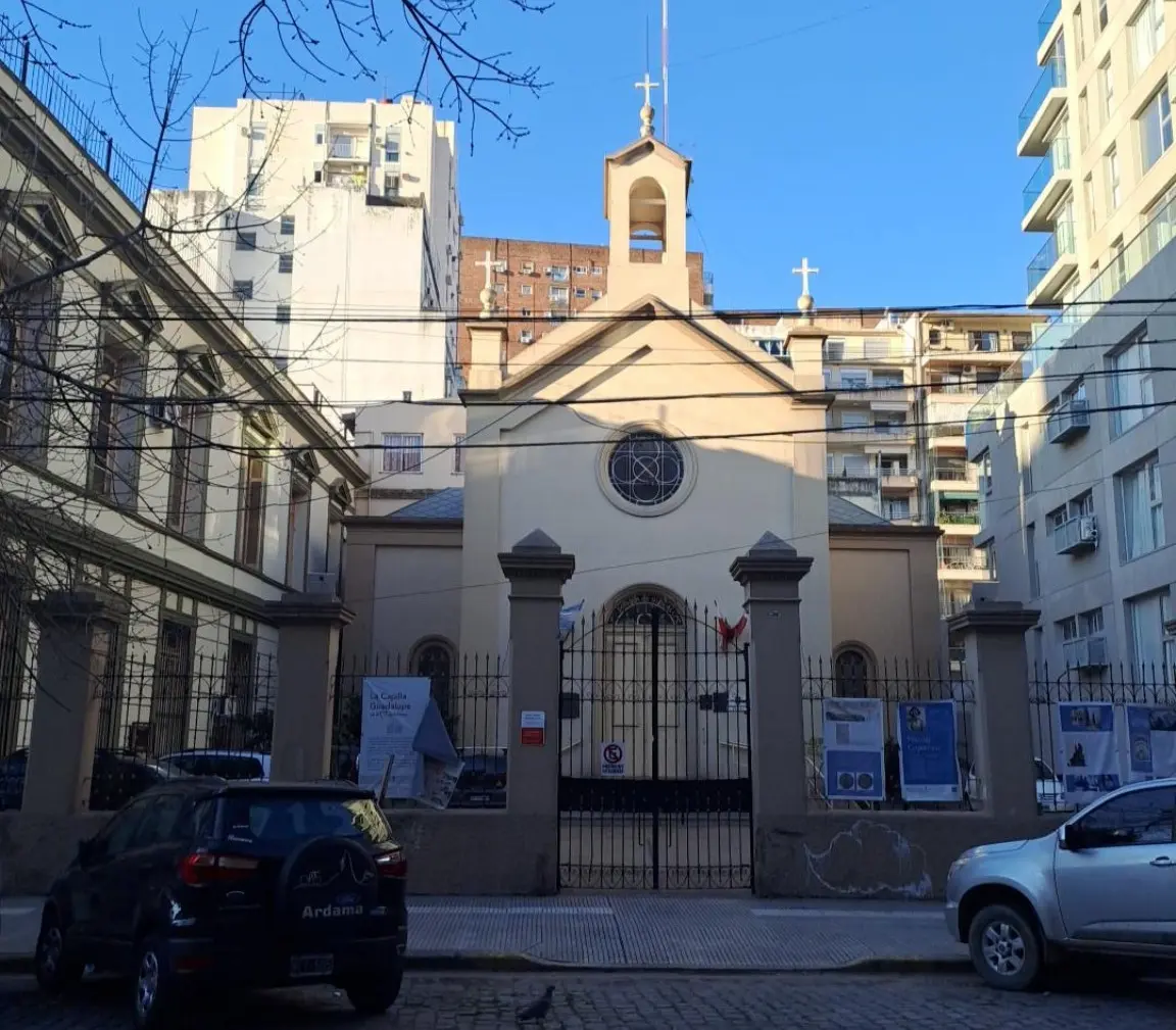 # La capilla Guadalupe, el pequeño templo de 1890 que resiste entre las torres de Palermo