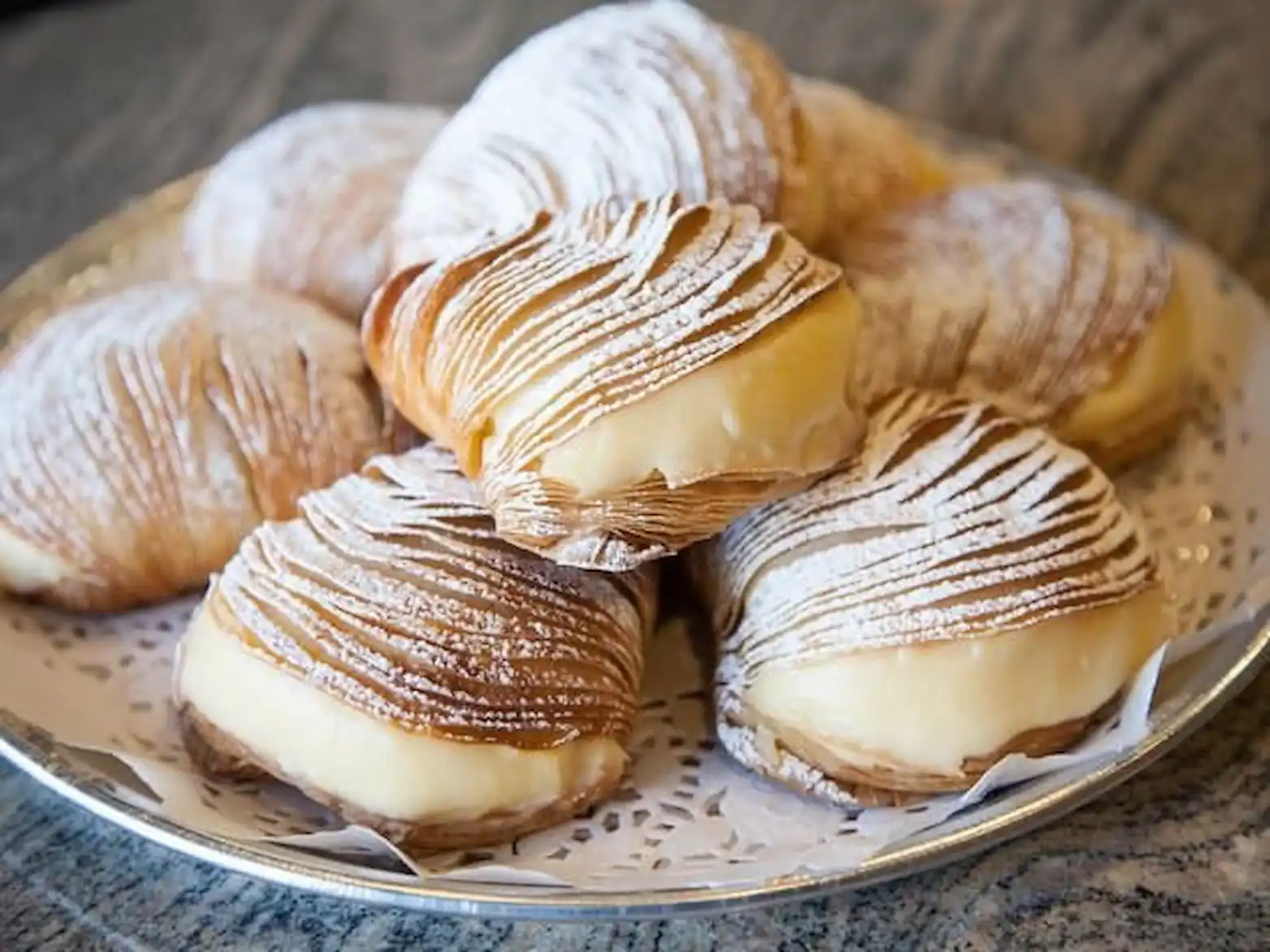 Sfogliatella el dulce napolitano que cruje